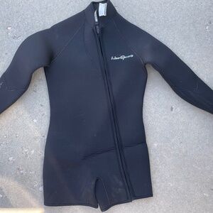 NeoSport Neoprene Long Sleeve Shorty Wetsuit, new, w/tags, black, adult small